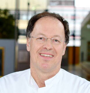 Dr.  Andreas Michael