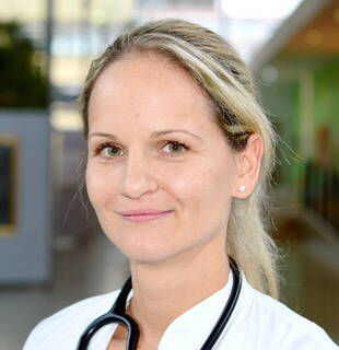 Dr.  Alexandra Lutz