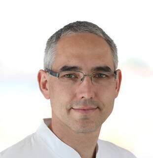 dr. med. Gabor Meszaros