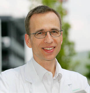 Dr.  Christian Schulz
